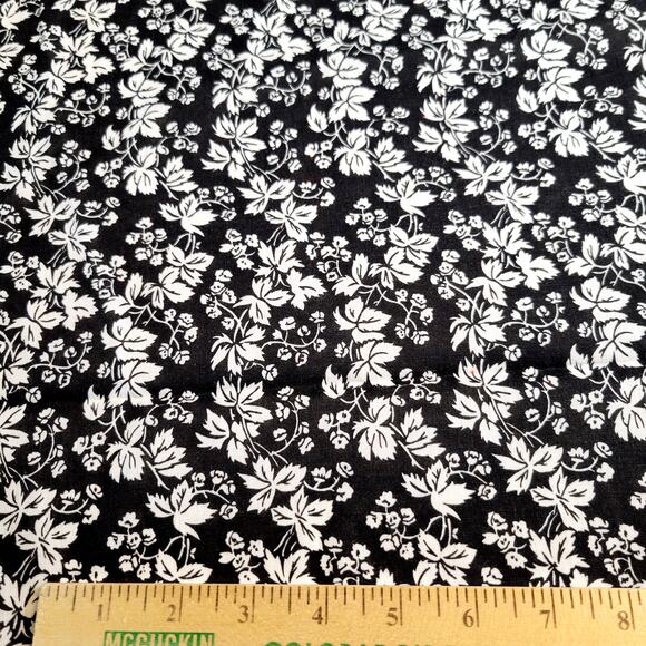 Black White Floral Vine Cotton Fabric 100"x45" Quilting Sewing Material Vintage - Picture 3 of 8